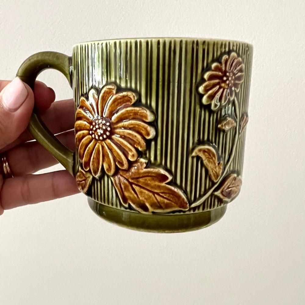 Pretty avocado green mid century mug unmarked in good condition - Picture 3 of 8